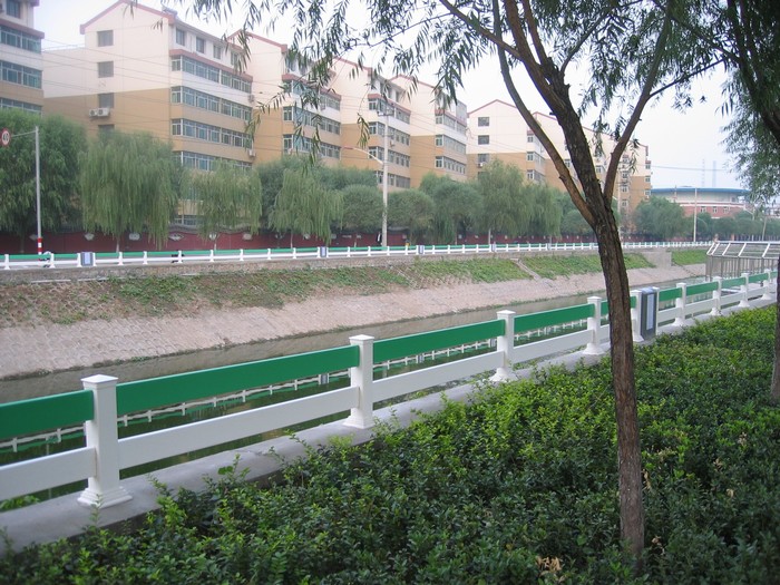 廣東護(hù)欄,東莞護(hù)欄,圍墻護(hù)欄,陽臺護(hù)欄,安全防護(hù)欄